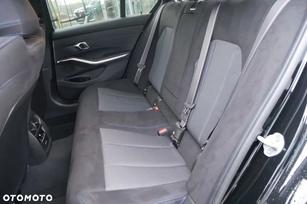 BMW Seria 3 318i M Sport - 16