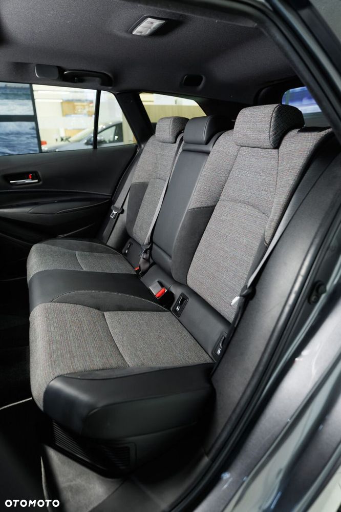 Toyota Corolla 1.8 Hybrid Style - 23