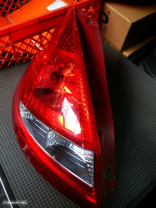 FORD FIESTA 2010 FAROLIM TRÁS ESQ FT065 - 2