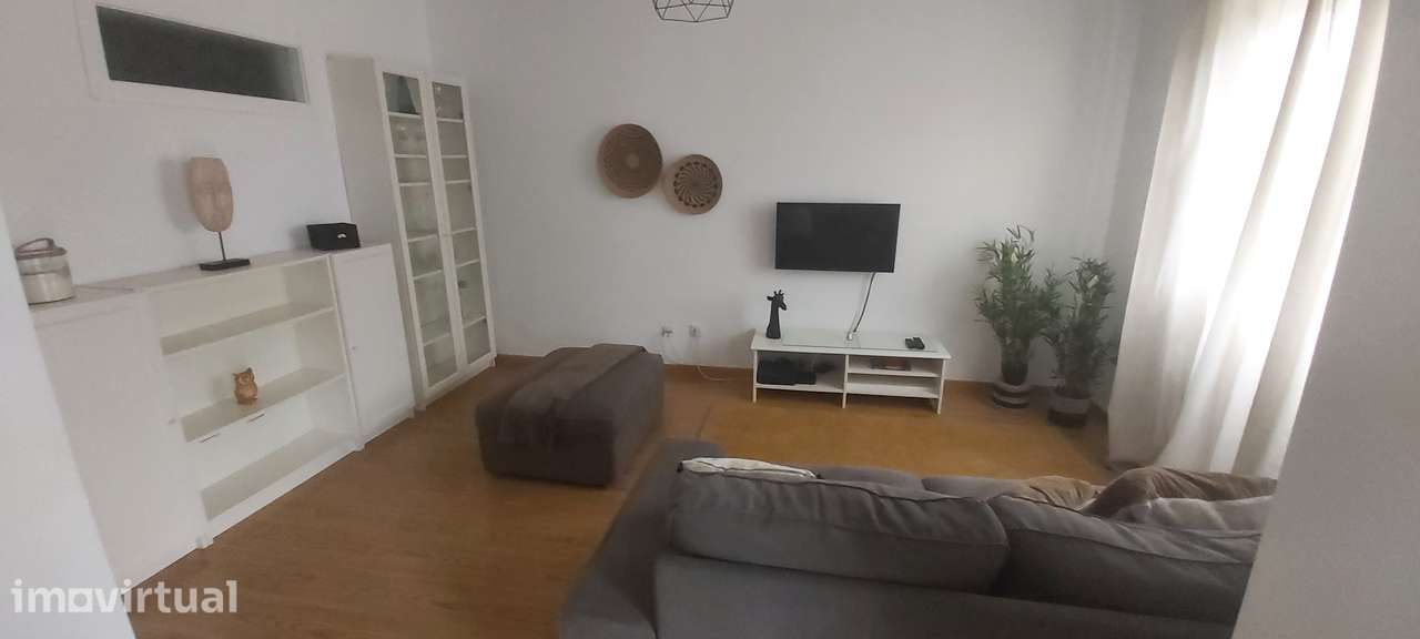 Apartamento T2 com varanda em Benfica - Grande imagem: 2/12
