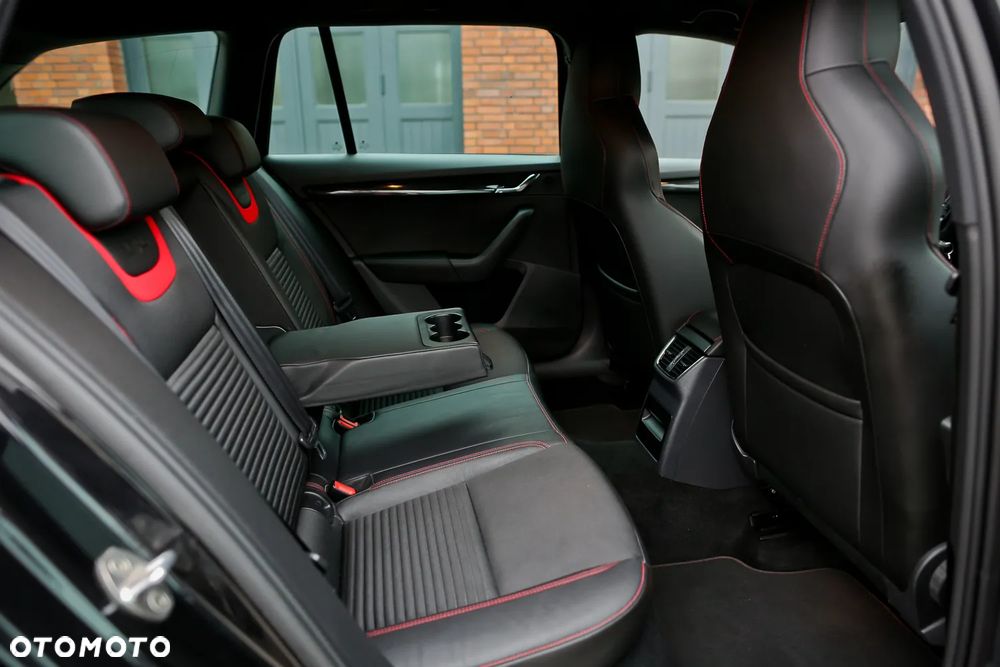 Skoda Octavia 2.0 TDI DSG RS - 27