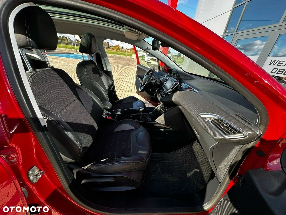 Peugeot 2008 1.2 Pure Tech Allure S&S - 16