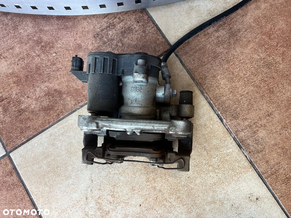 ZACISK HAMULCOWY ELEKTRYCZNY TYŁ TYLNY PRAWY LEWY FORD FOCUS MK4 KOMBI ST LINE 1.0 ECOBOOST 2020 ROK 15.000km SUPER STAN LX61-2D250-BEC  LX61-2D251-BEC - 3