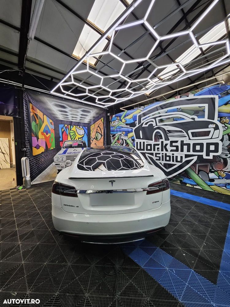 Tesla Model S - 4