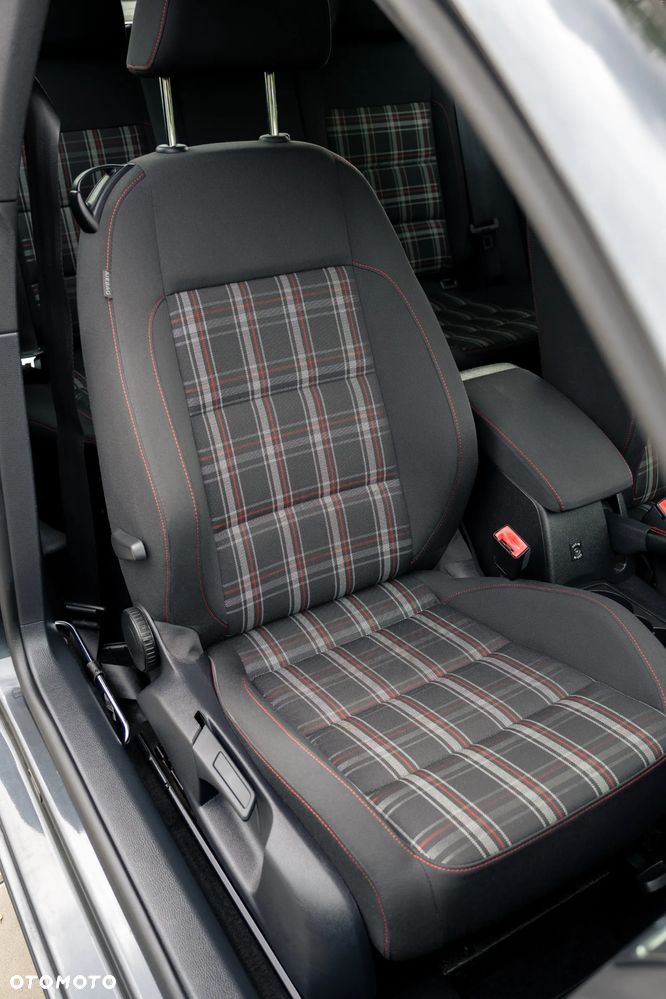 Volkswagen Golf 2.0 GTI - 6