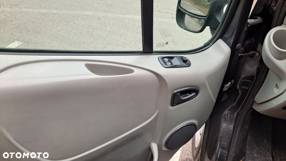 Opel Vivaro - 18
