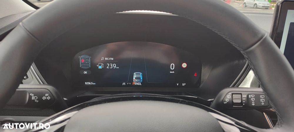 Ford Kuga 1.5 EcoBoost A8 FWD Titanium - 6
