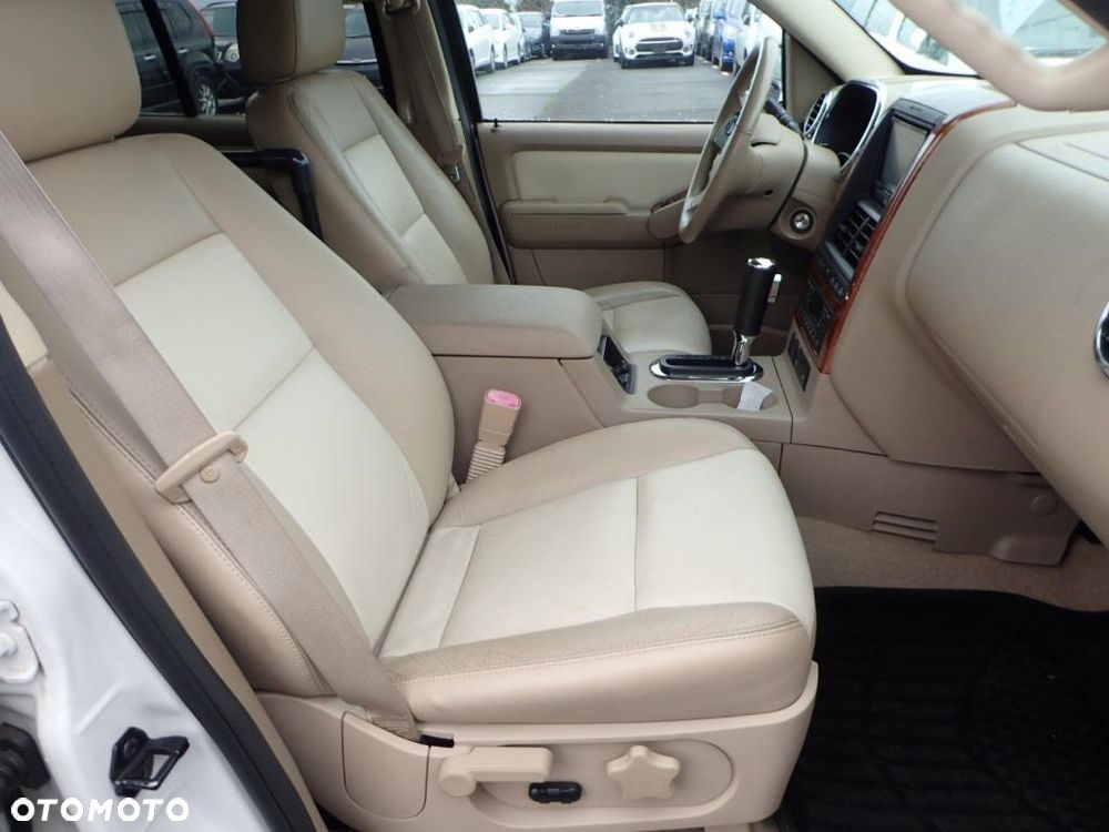 Ford Explorer 4.6 4WD - 17