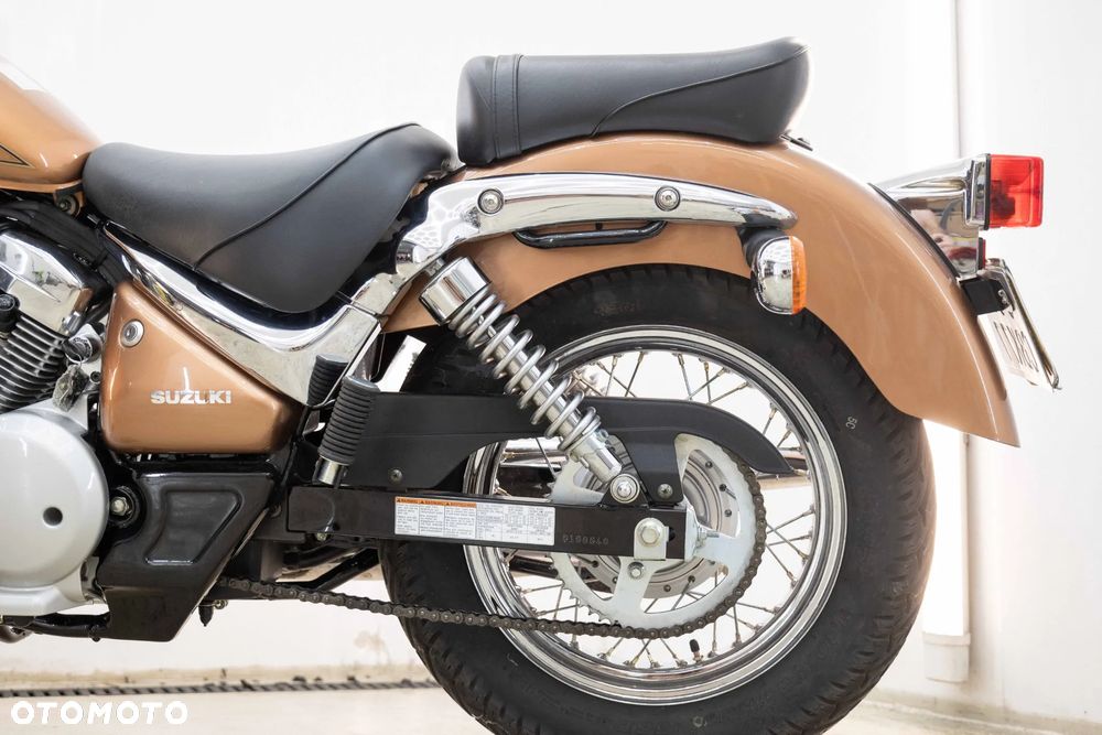 Suzuki Intruder - 14