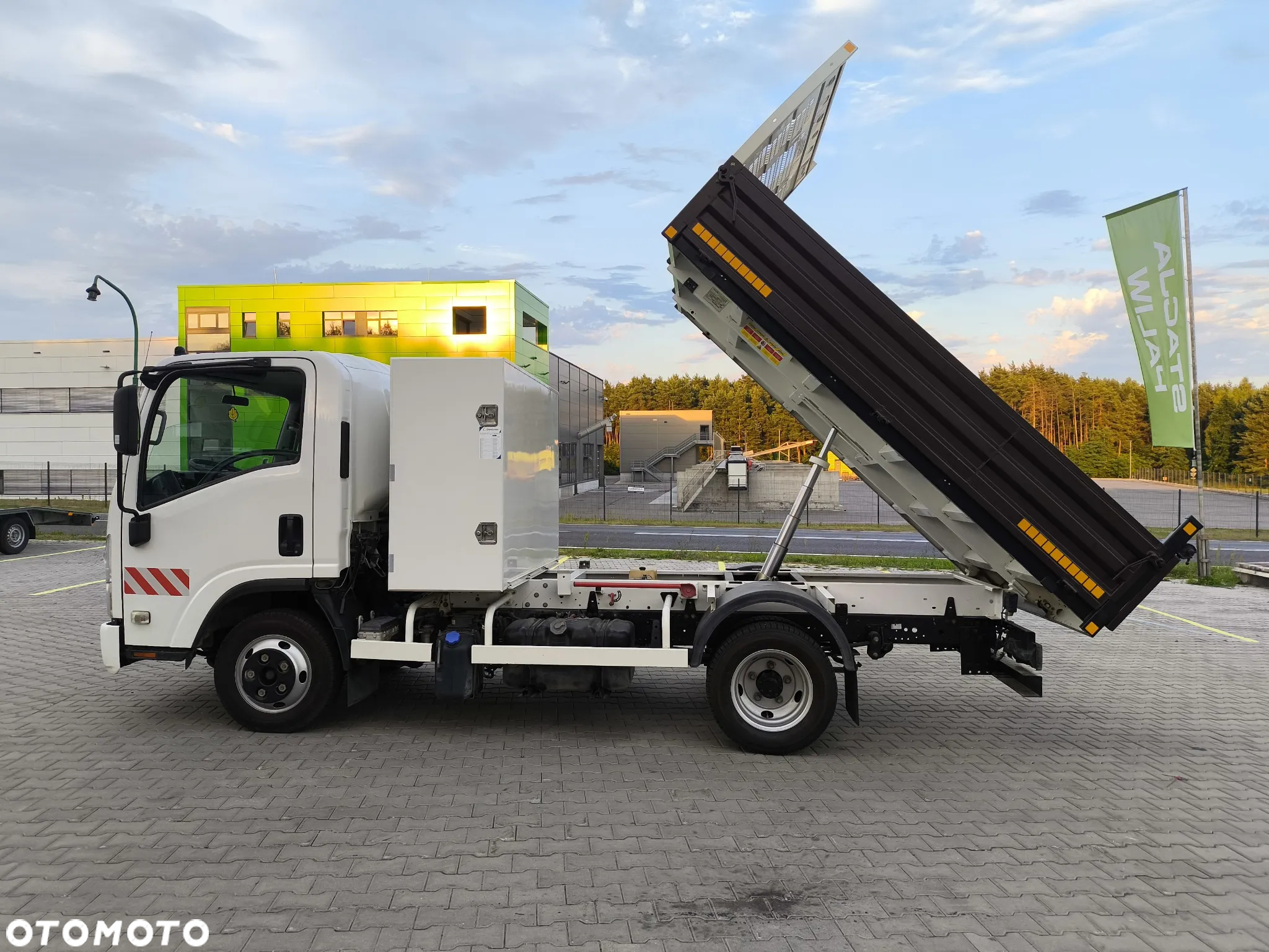 Isuzu N35 - 11
