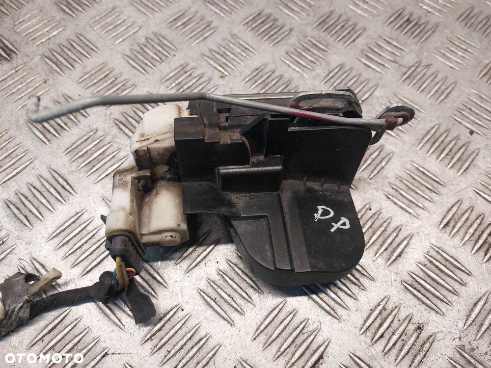 ZAMEK DRZWI PRAWY PRZÓD + KLAMKI ALFA ROMEO 147 I 46736145 - 9
