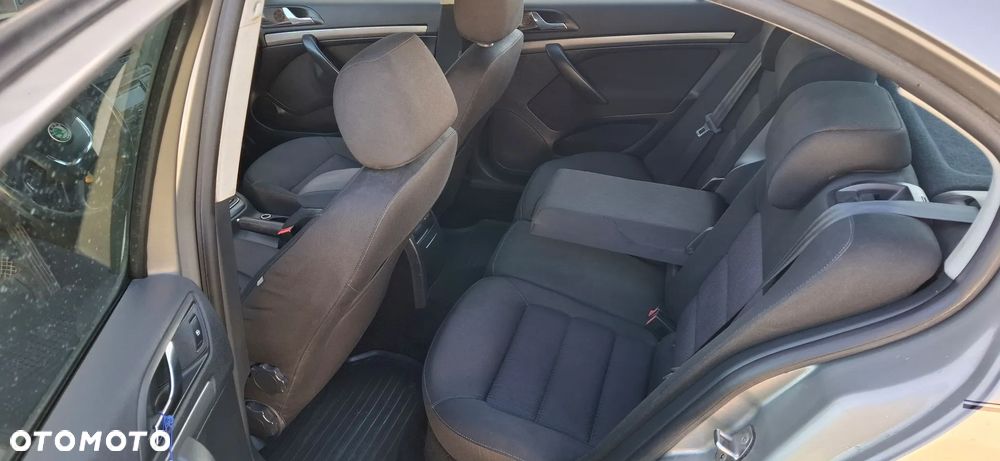 Skoda Octavia 1.9 TDI Ambiente DSG - 7