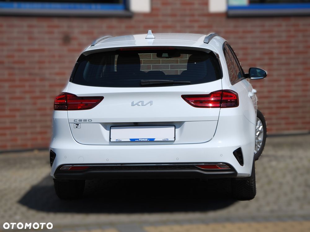 Kia Ceed - 16