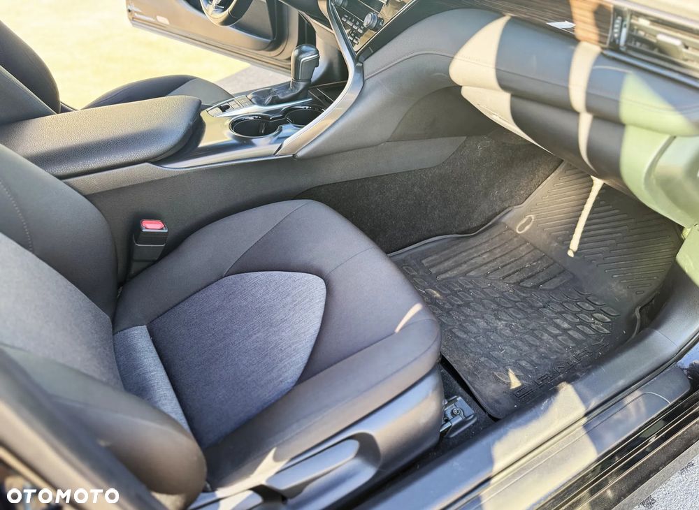 Toyota Camry 2.5 Hybrid Comfort CVT - 26