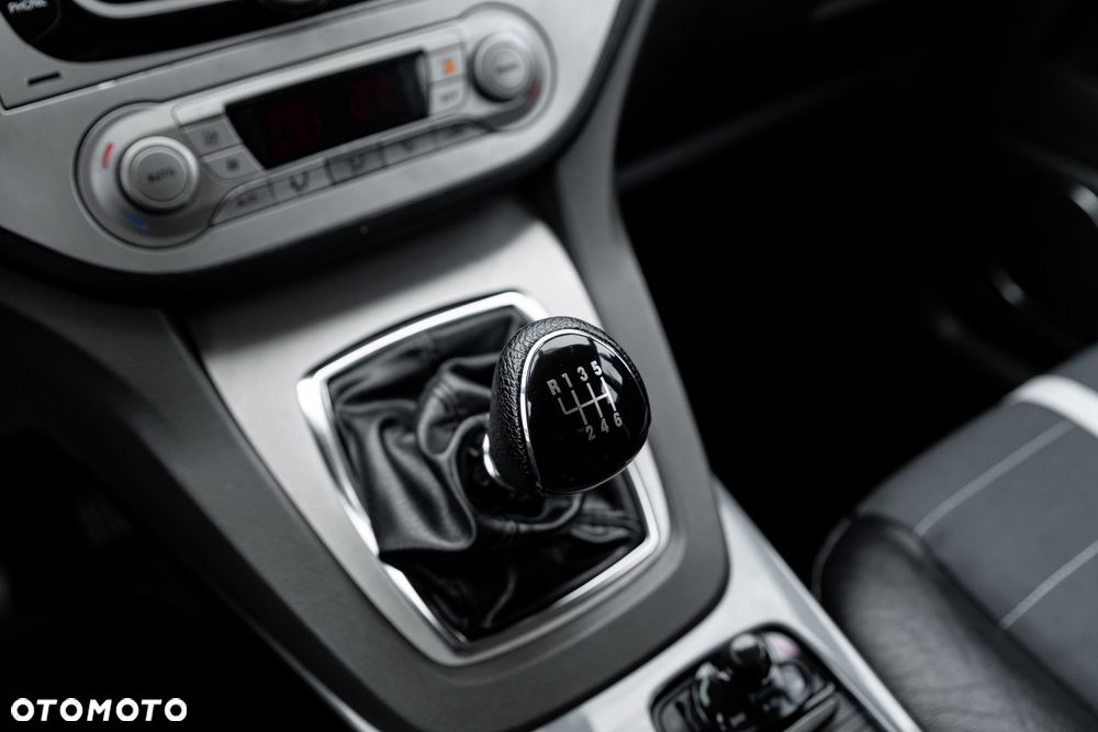 Ford Kuga - 34