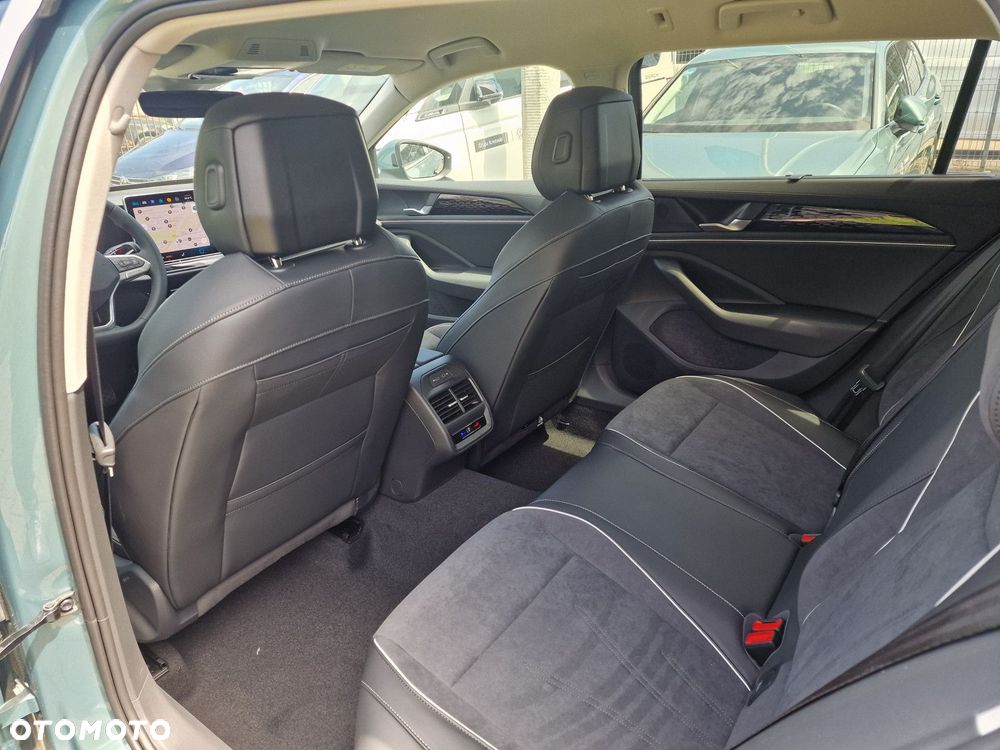 Volkswagen Passat - 12
