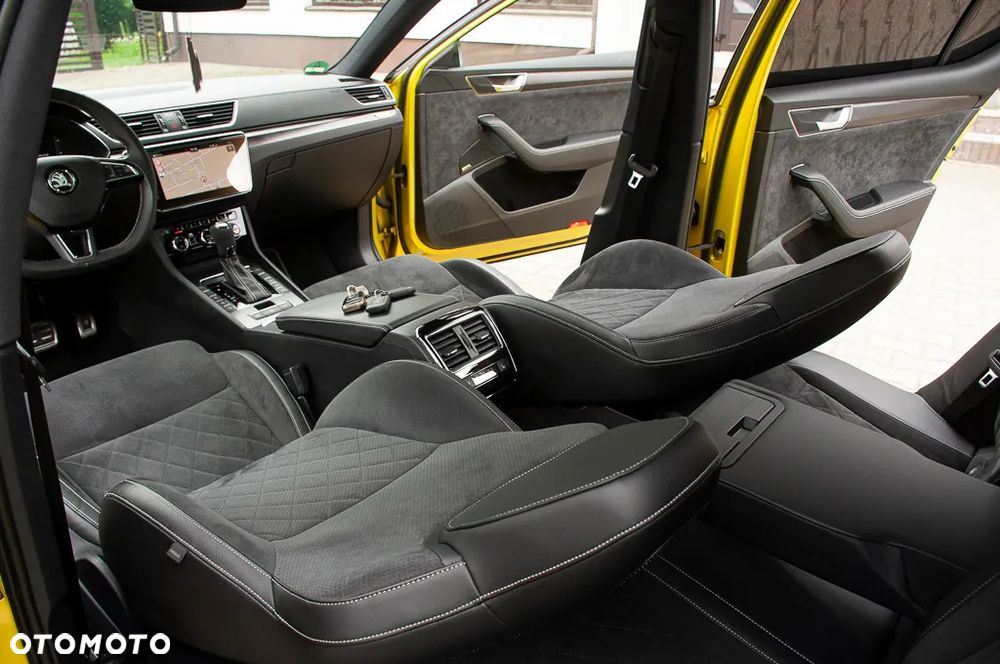 Skoda Superb 2.0 TDI DSG Sportline - 19