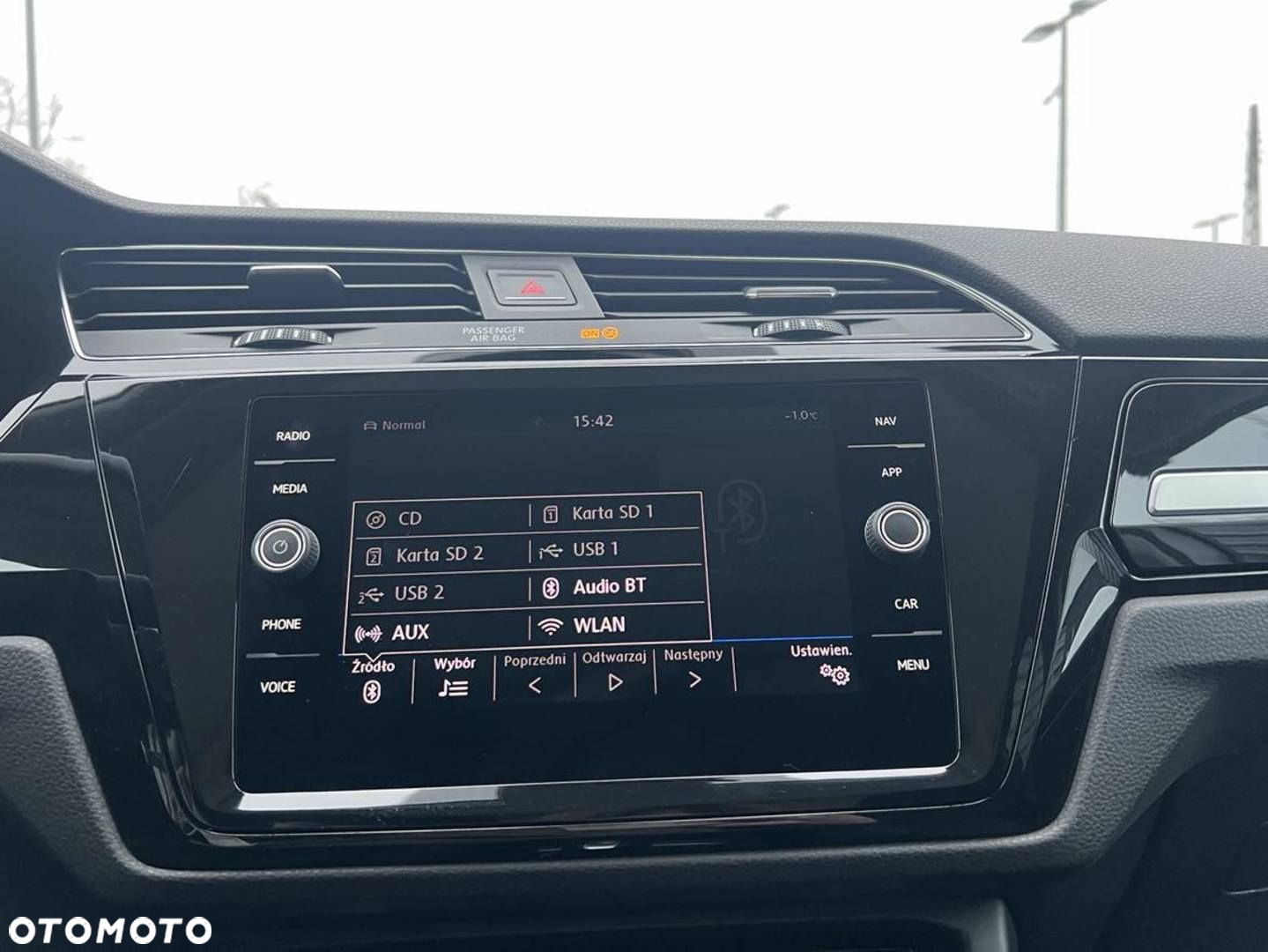 Volkswagen Touran - 27