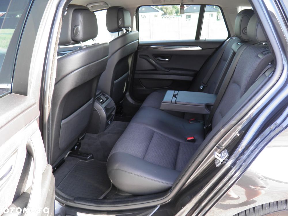 BMW Seria 5 525d xDrive - 21