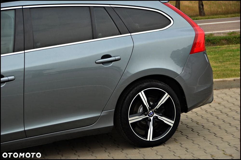 Volvo V60 D2 Drive-E R-Design Momentum - 22