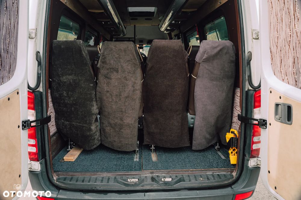 Mercedes-Benz 519 - 9