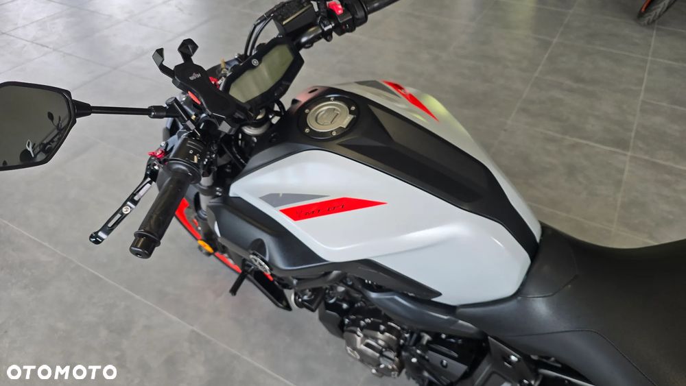 Yamaha MT - 12