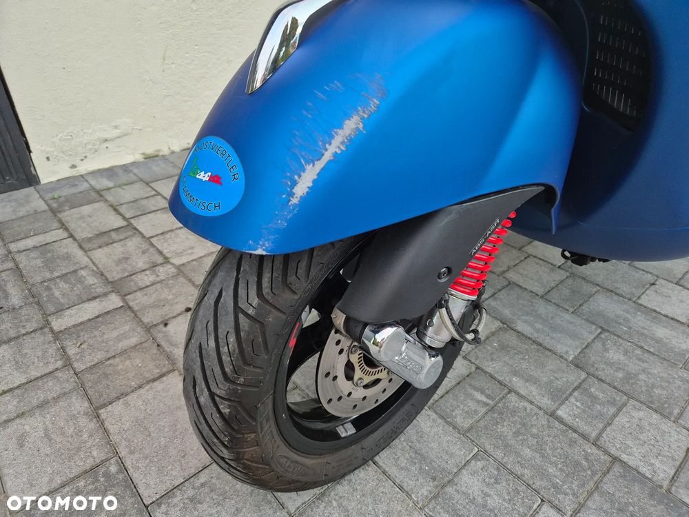 Vespa GTS - 24