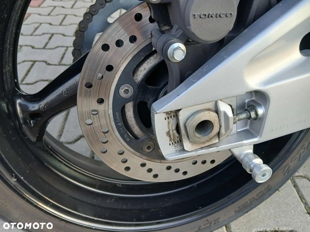Suzuki GSR - 8