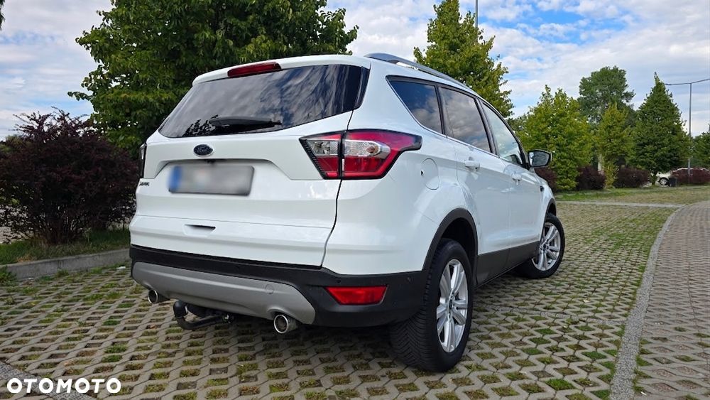 Ford Kuga 2.0 TDCi 2x4 Titanium - 4