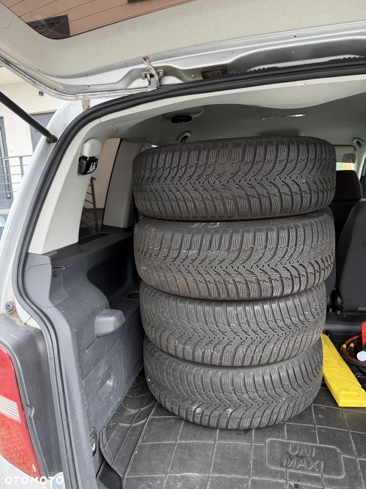 Volkswagen Touran - 8