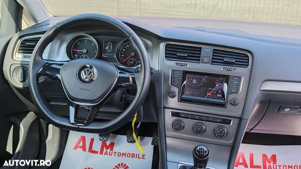 Volkswagen Golf - 10