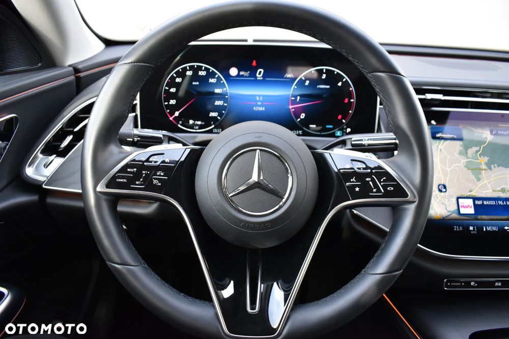 Mercedes-Benz Klasa E - 16