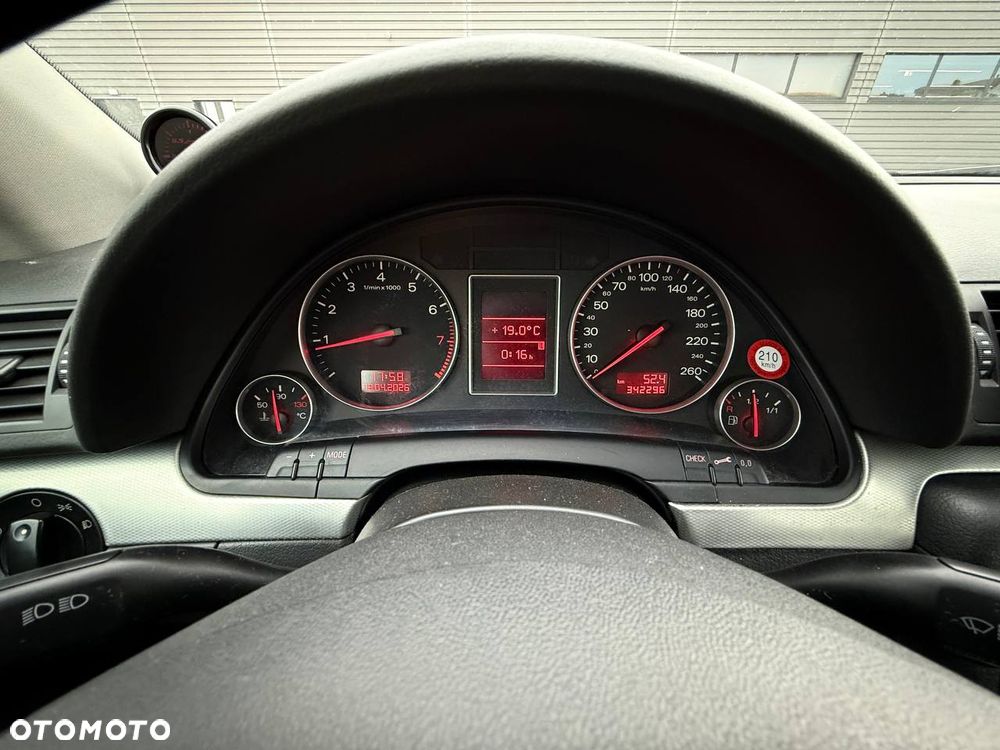 Audi A4 Avant 1.8T Quattro - 12