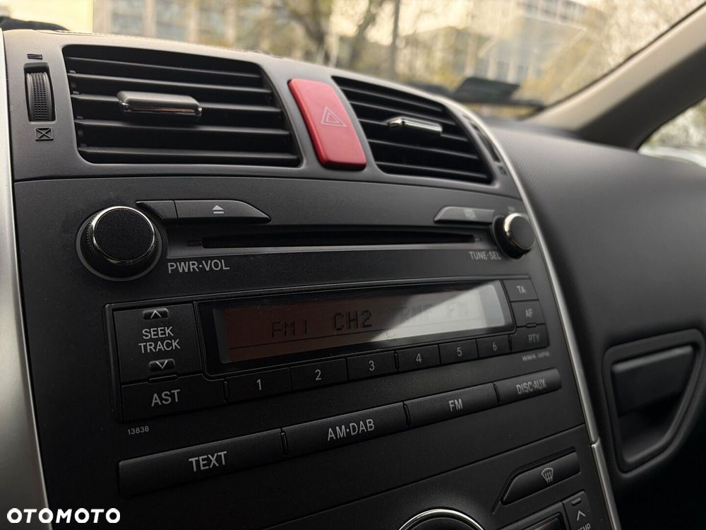 Toyota Auris 1.6 2010 - 36
