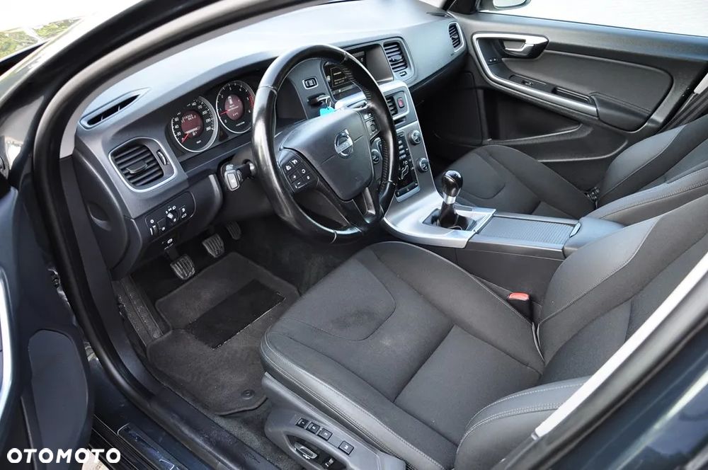 Volvo V60 D3 Momentum - 30