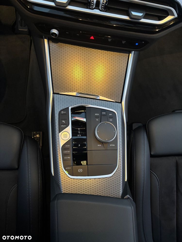 BMW Seria 3 330i xDrive - 37