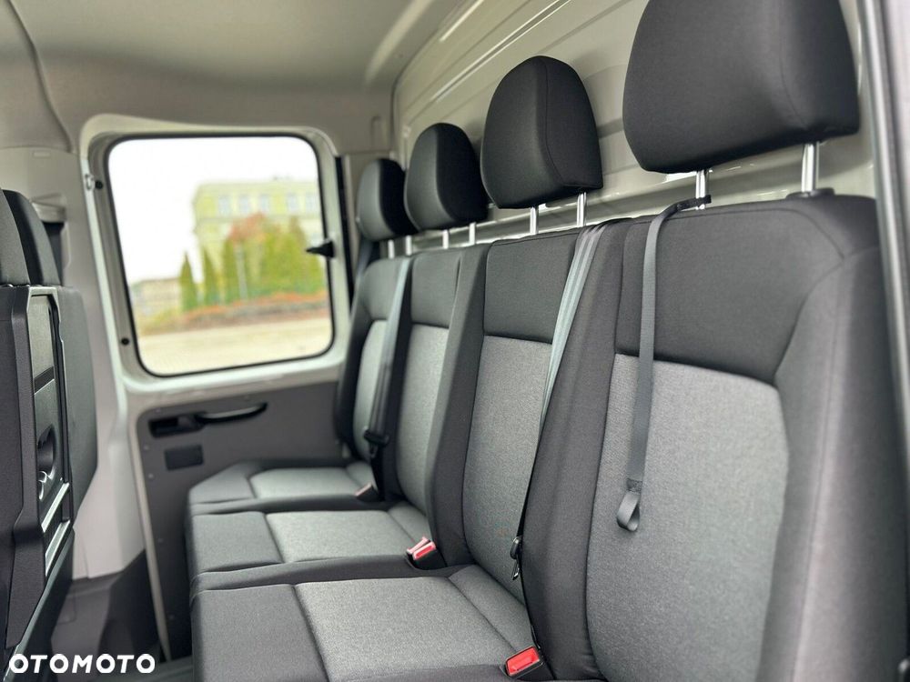 Volkswagen Crafter Crafter 35 Skrzyniowy z podwójną kabiną silnik: 2,0 l EU6 SCR 177 KM / skrzynia biegów: 4MOTION automatyczna 8-biegowa rozstaw osi: 3640 mm - 10