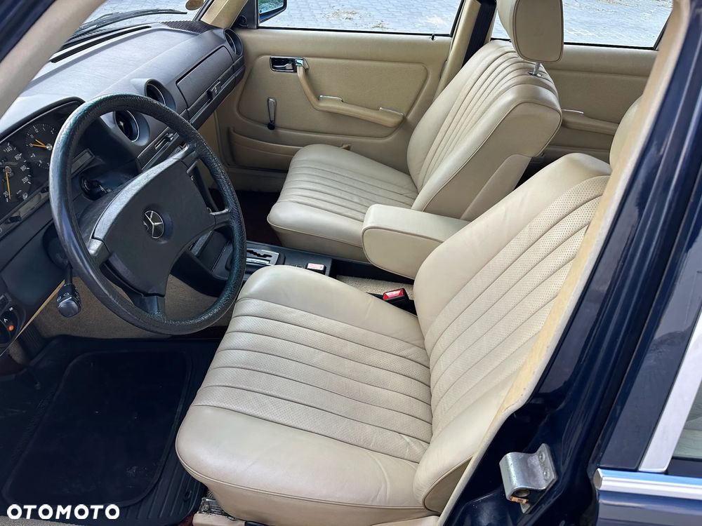 Mercedes-Benz W123 - 15