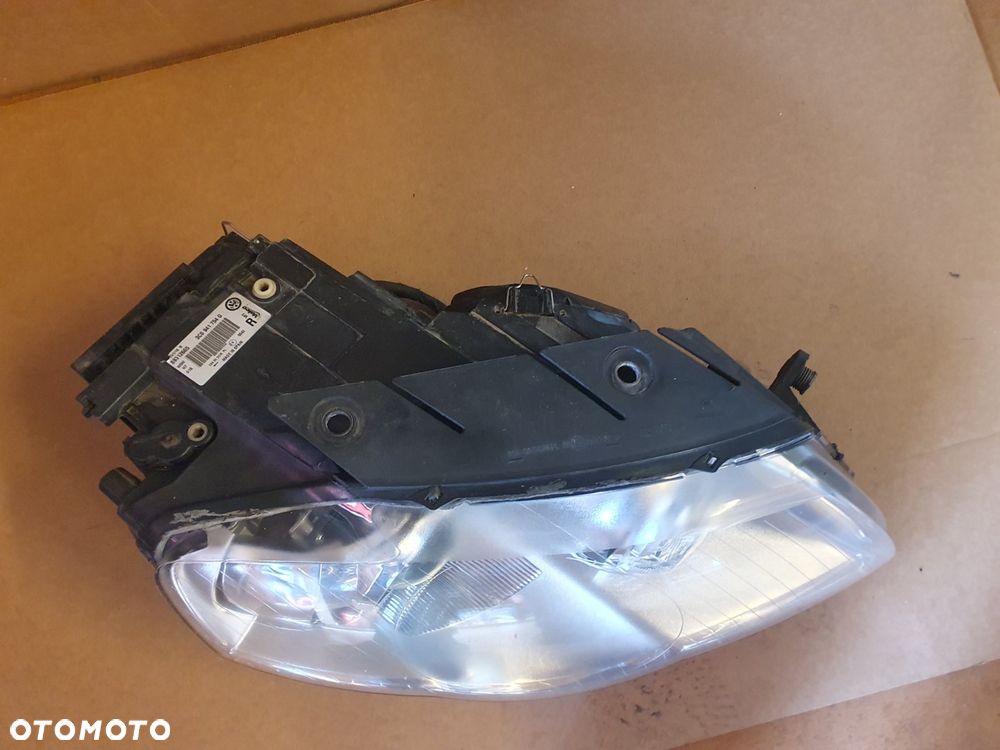 REFLEKTOR PRAWY VW PASSAT B6 XENON EUROPA - 2