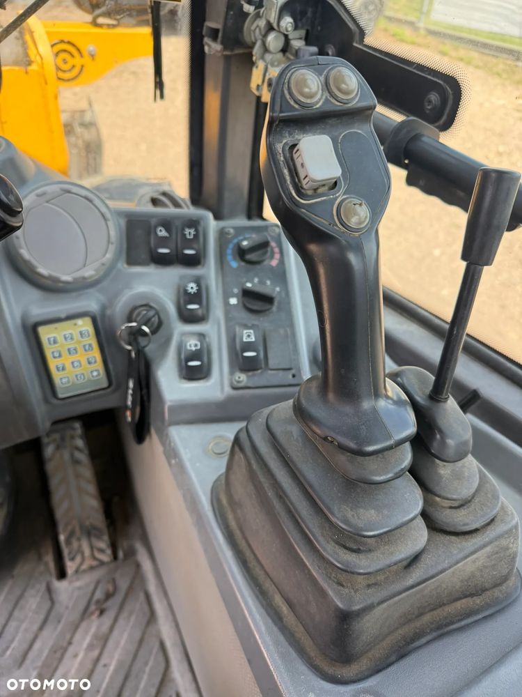 Volvo L 28 F - 14