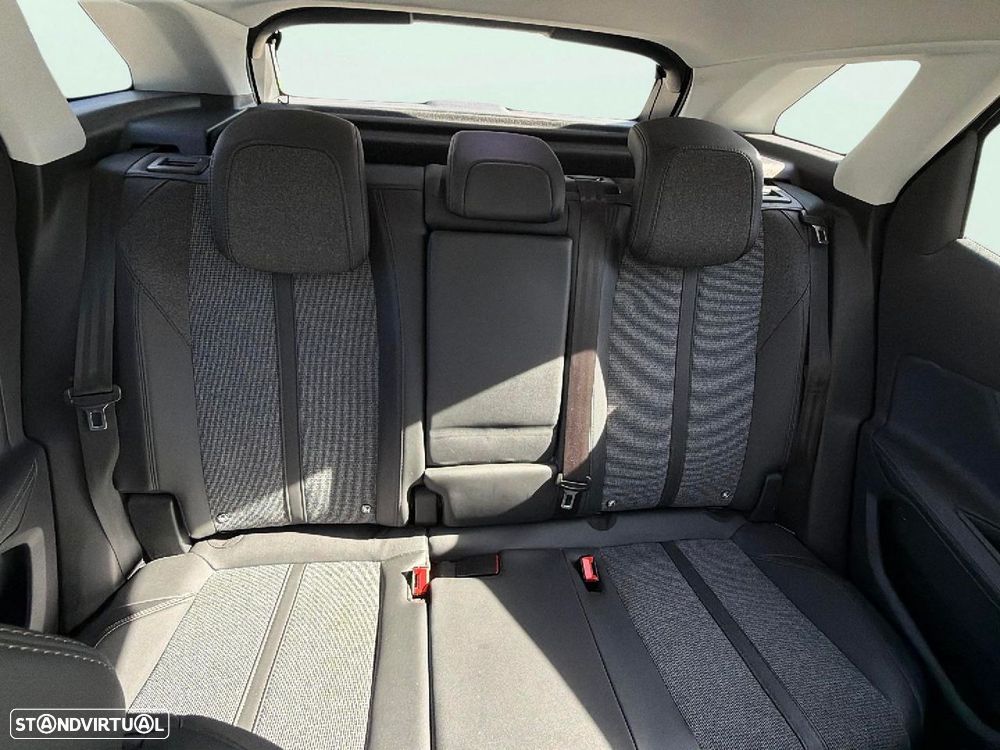 Peugeot 3008 1.2 PureTech Allure EAT8 - 17