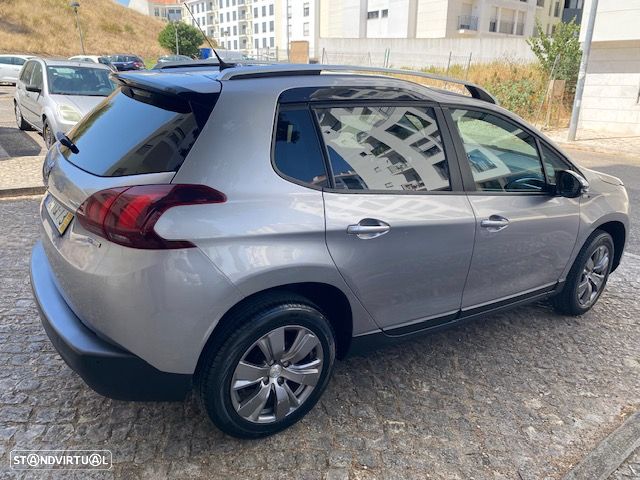 Peugeot 2008 1.2 PureTech Style - 12