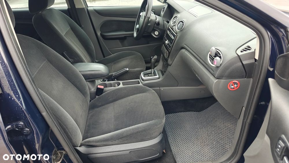 Ford Focus 1.6 Ghia - 21