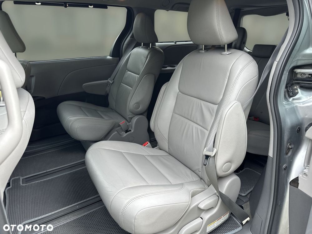 Toyota Sienna - 15