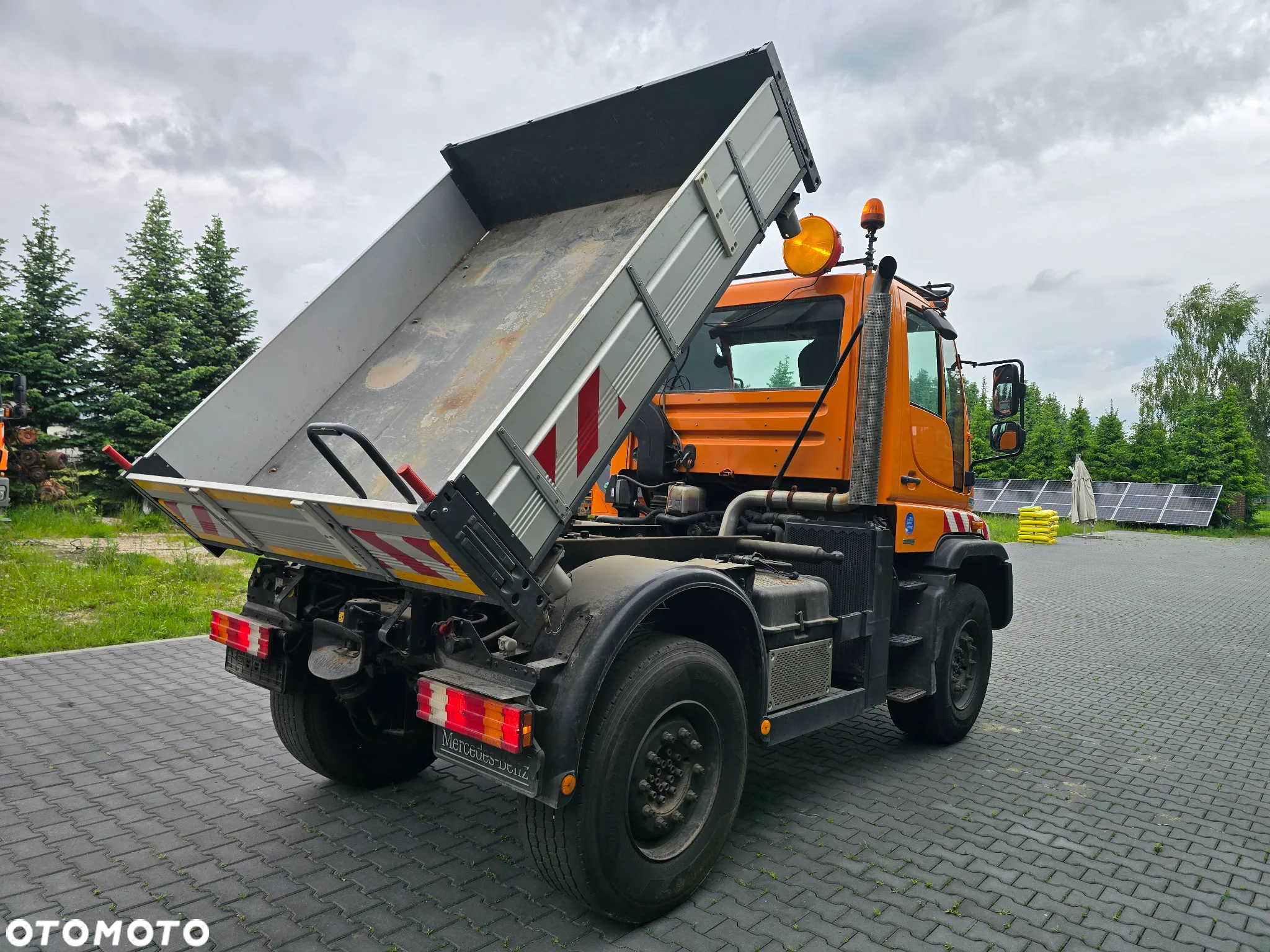 Mercedes-Benz UNIMOG U400 - 12