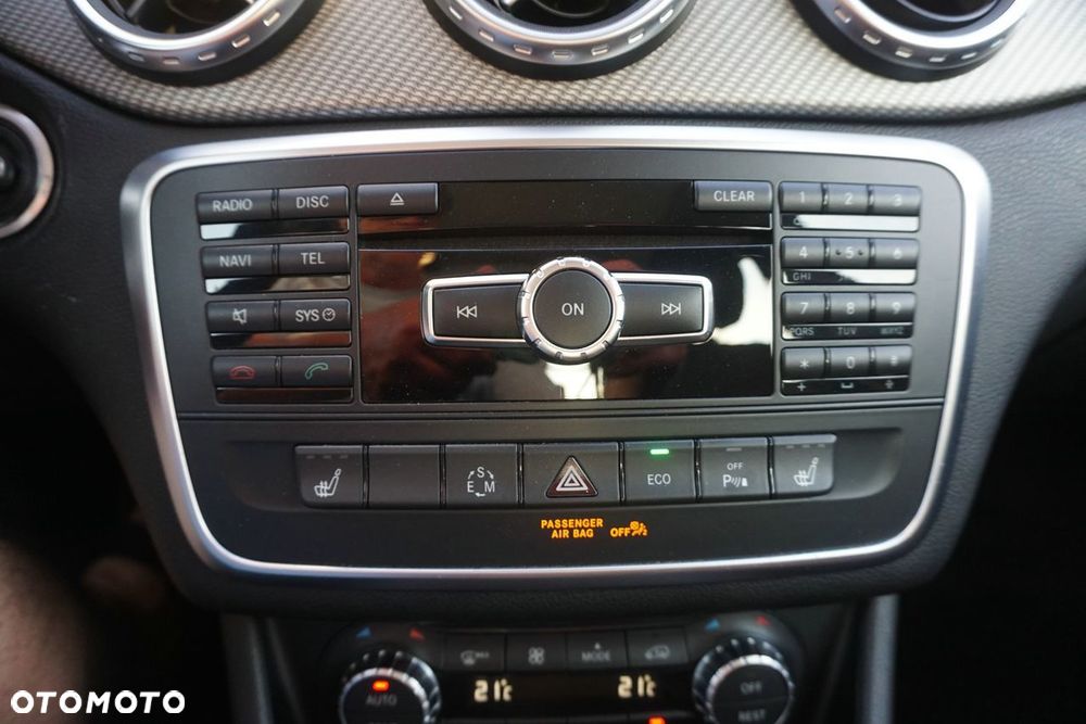Mercedes-Benz GLA 200 7G-DCT Urban - 8