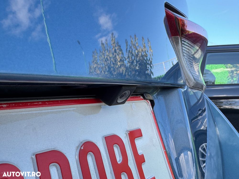 Toyota Auris 1.8 L VVT-i Hybrid Sol + - 38