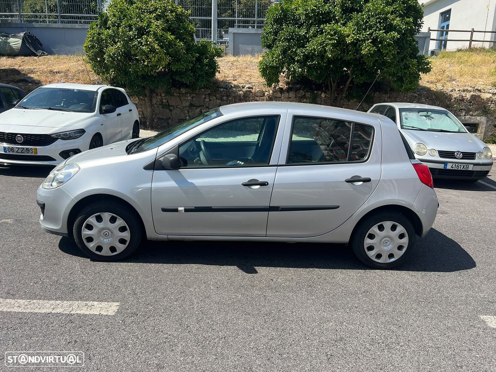 Renault Clio 1.2 16V Confort - 1