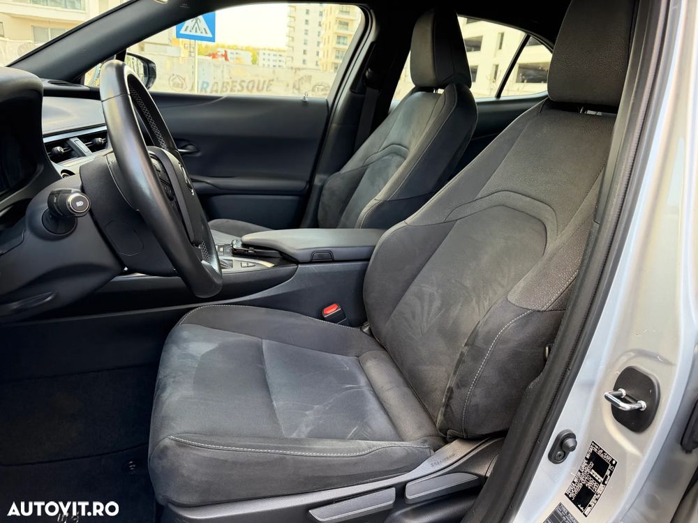 Lexus UX 250h E-FOUR Business - 12