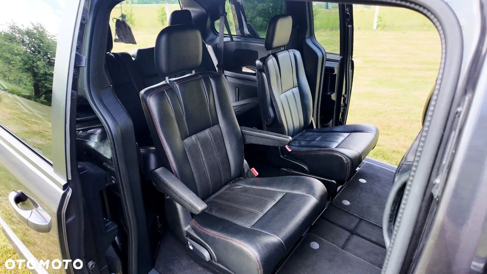Dodge Grand Caravan - 26